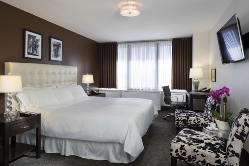 The Radisson Hotel New Rochelle sumptuous guest room