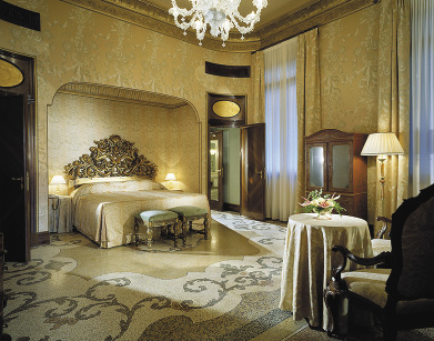 Bauers Il Palazzo Royal Suite bedroom