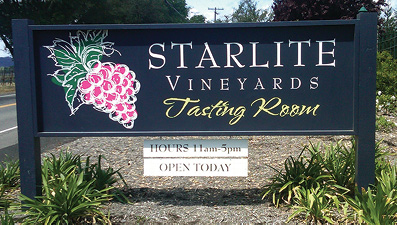Starlite road sign welcoming guests to the vineyard